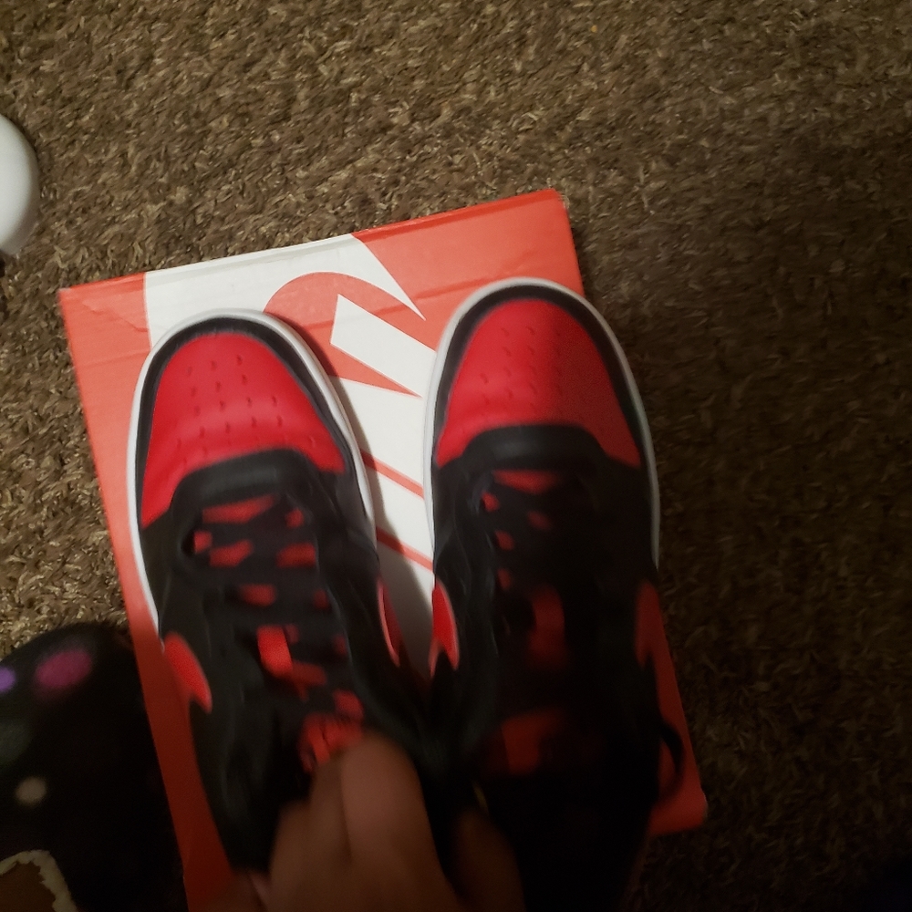 Nike - Picture 3 of 5